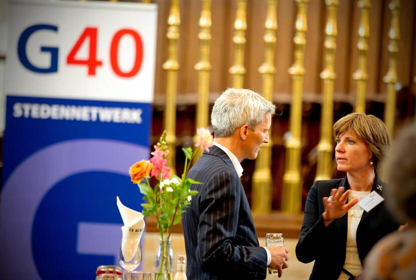 Van Kempen (BZK) en Damen (Leiden) in gesprek